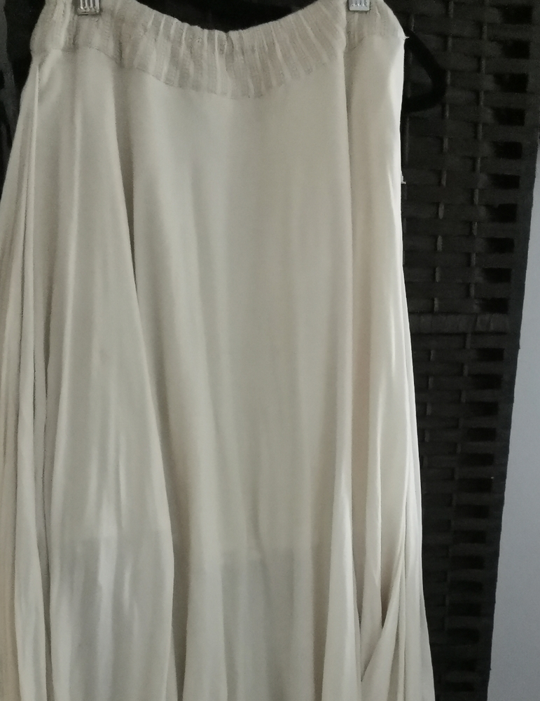 Ladies skirt - Picture 2 of 4